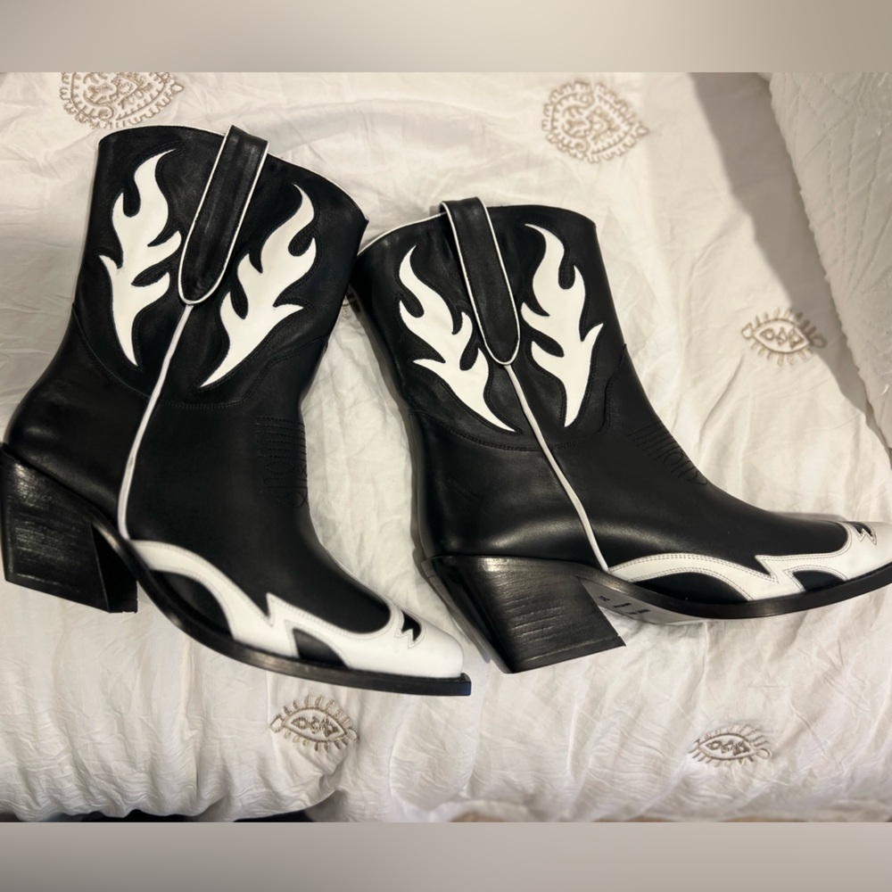 HARD TO FIND 🔥 Anine Bing Black Heeled Boots with White Detailing new